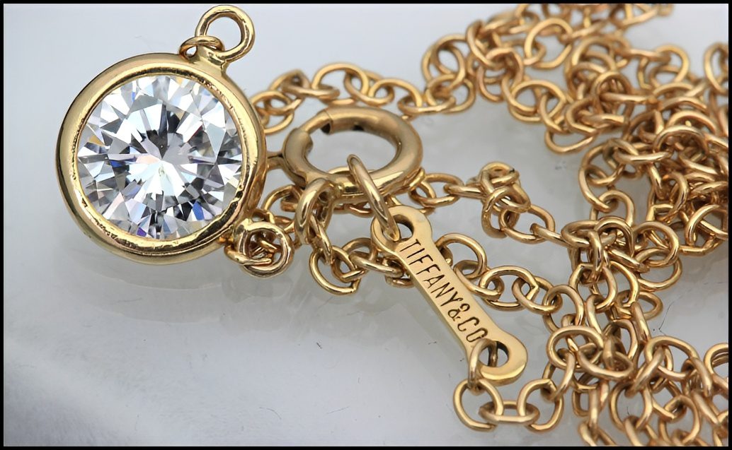 Gold chain with sparkling pendant